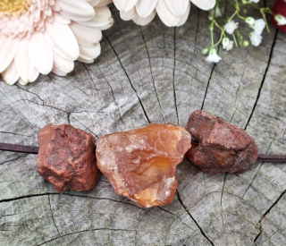 Karneol náhrdelník ze surových kamenů