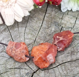 Karneol náhrdelník ze surových kamenů