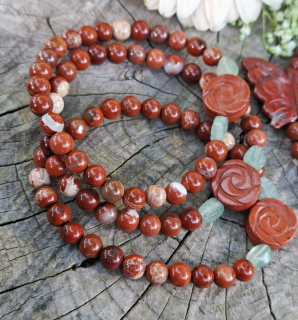 Červený jaspis náramek z růžičkou s lístky