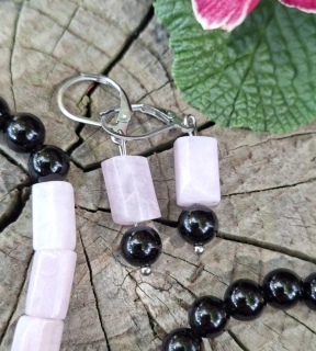 Kunzit s onyxem náušnice