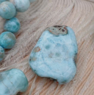 Larimar vrtaný valounek
