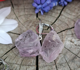 Ametyst náušnice ze surových kamenů