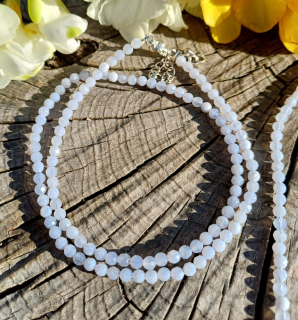 Jemný náhrdelník chalcedon